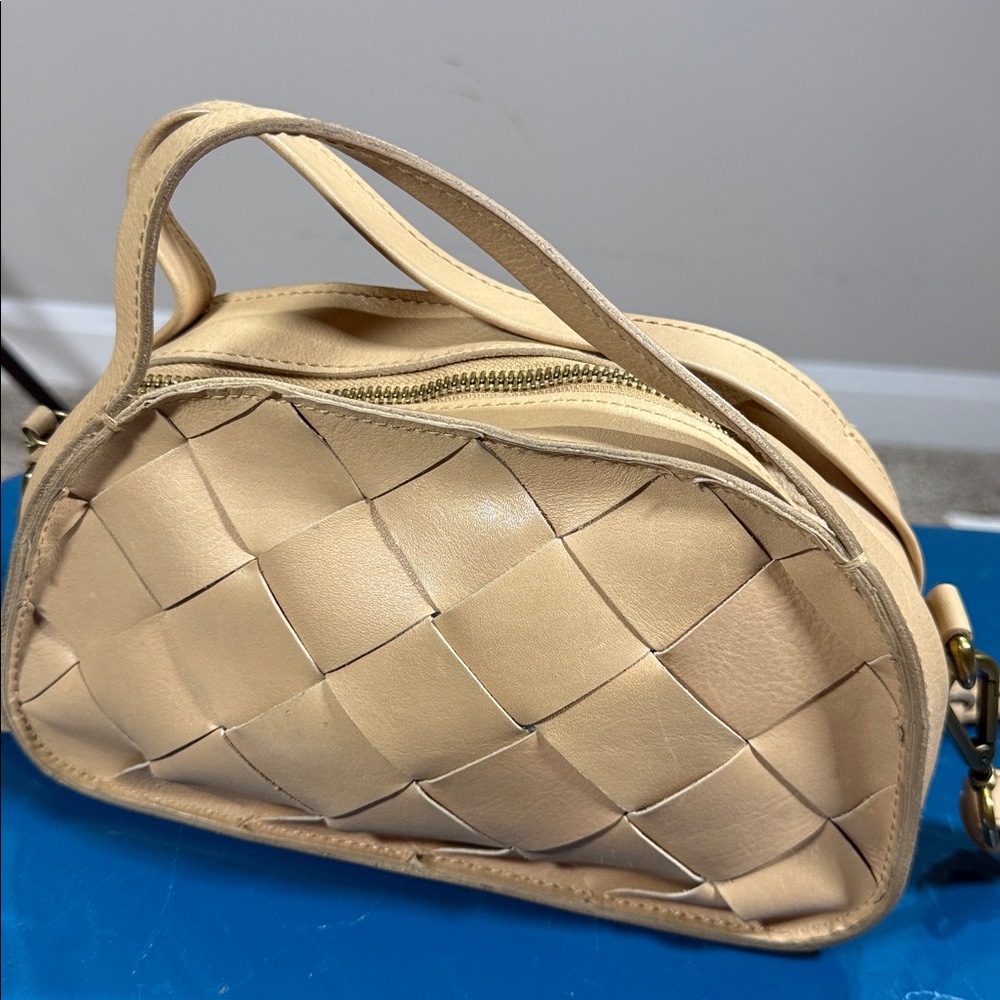 Madewell Elegant Tan Woven Leather Crossbody Bag - Picture 2 of 7